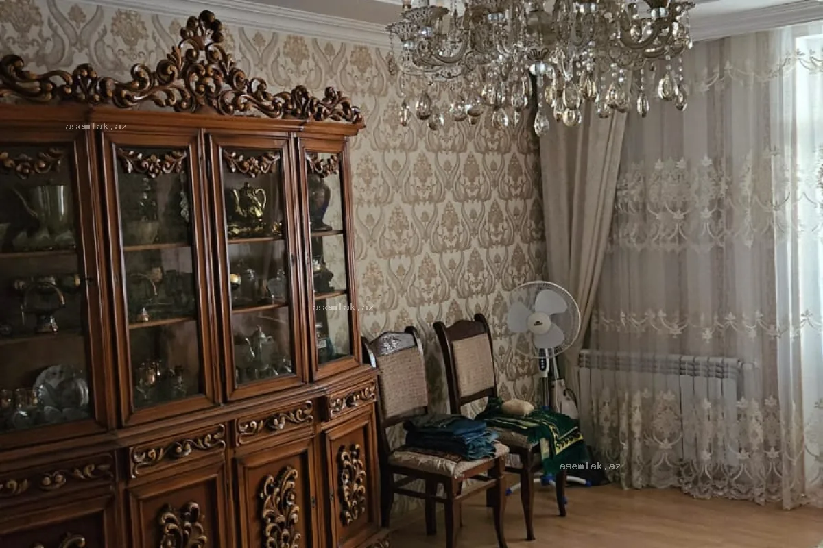 Bakı şəhəri, Binəqədi rayonu — 4 otaqlı köhnə tikili satılır