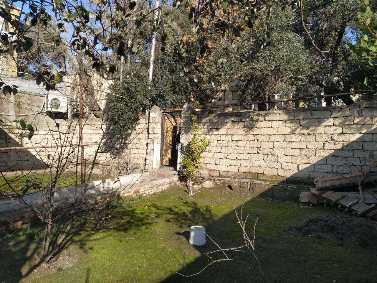 Bakı şəhəri, Bakıxanov — həyət evi satılır