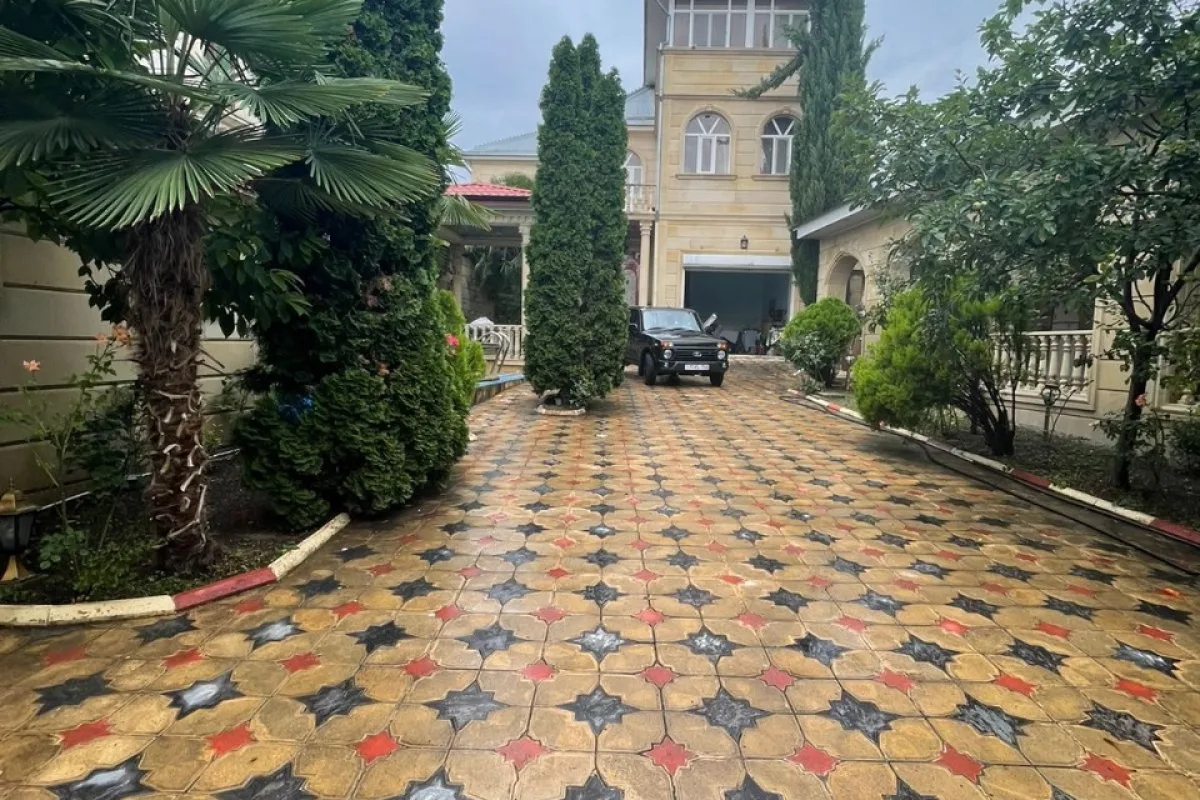 Şəki şəhəri — 300 sot həyət evi satılır